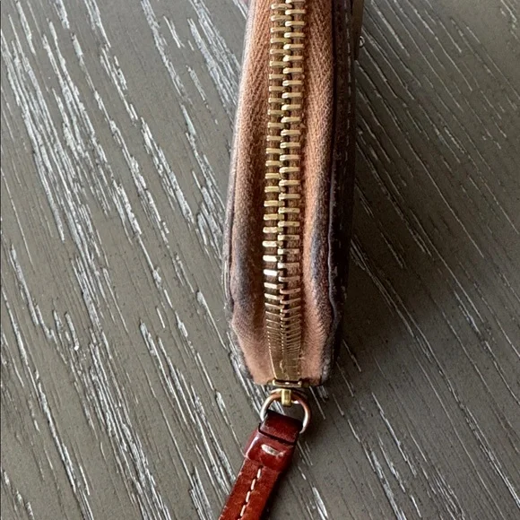 Dooney & Bourke Pewter Grayish Brown Pebbled Leather Wallet Zip Around Hobo GUC - Picture 9 of 10